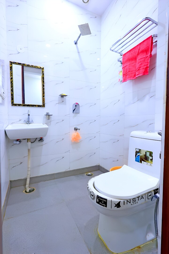 FlexiBay- Girls Hostel North Delhi - Tap to explore photos