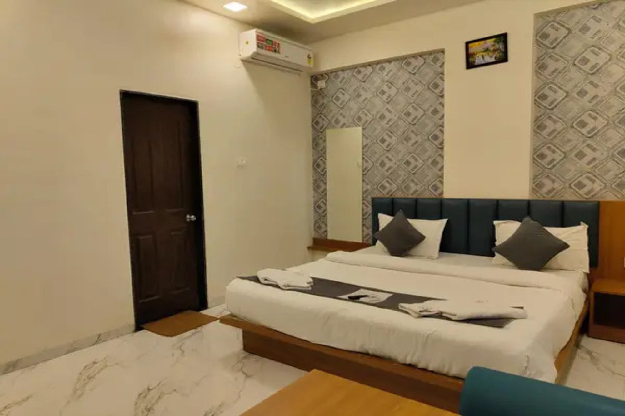 FabHotel Sunrise Comforts - Tap to explore photos