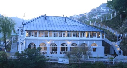 Raghu Vilas Room Type - Madho Bhawan Deluxe Suite