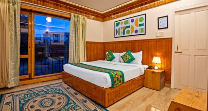 Treebo Green Oak Room Type - Standard Room with Balcony