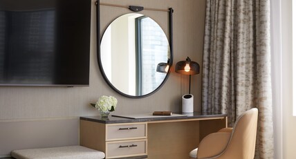 InterContinental Hotels BELLEVUE AT THE AVENUE Room Type - 1 King Classic Mobility Accessible Tub