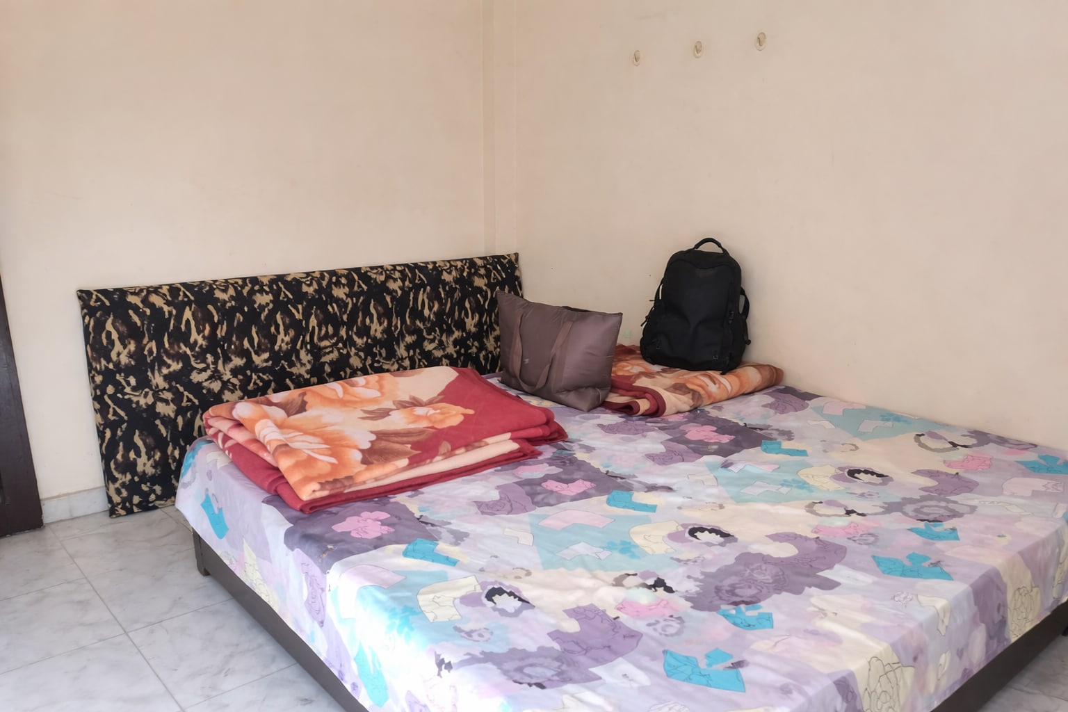 Radha Rani Homestay Near Bake Bihari Mandir - Tap to explore photos