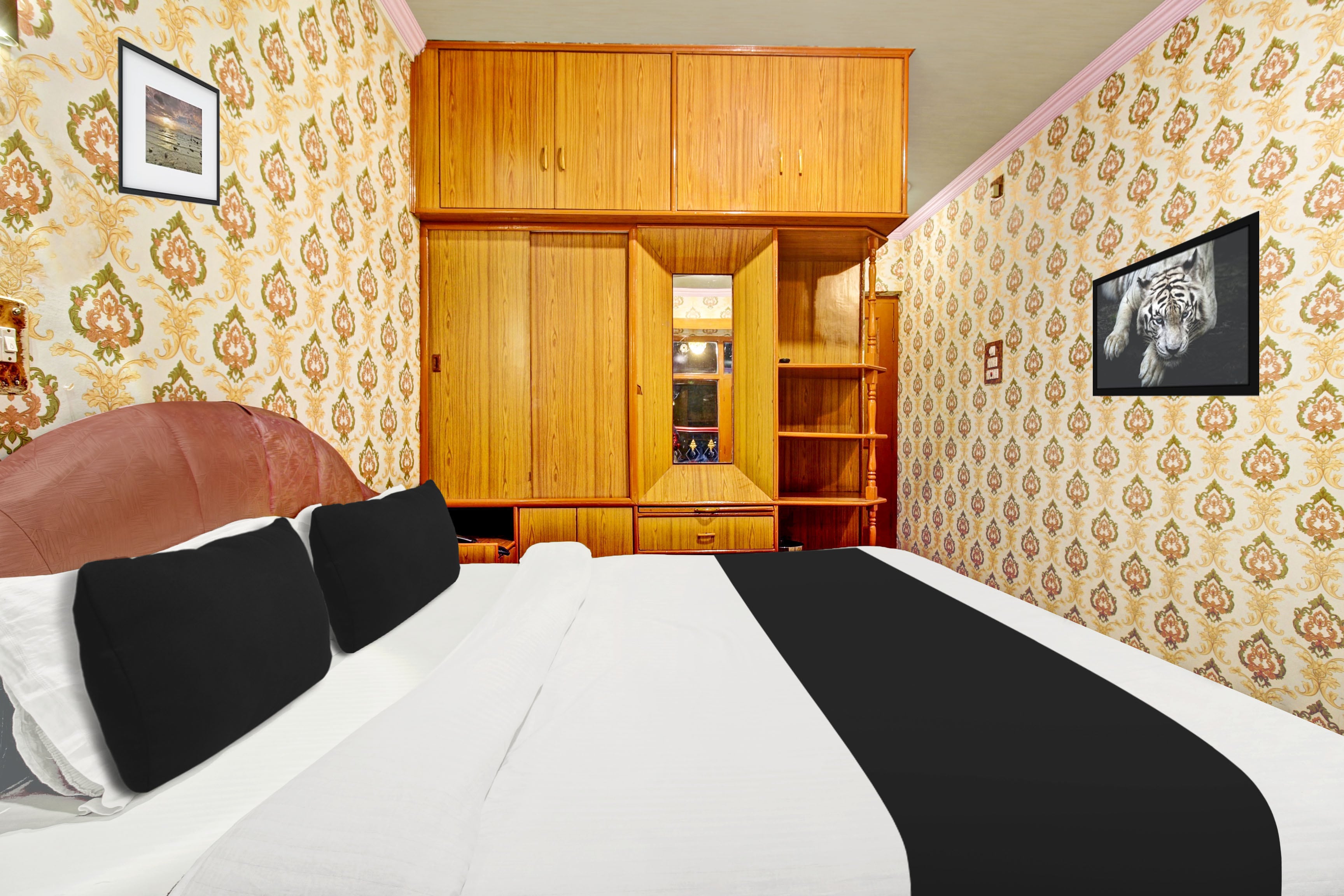 Hotel O Residency Road Srinagar - Tap to explore photos
