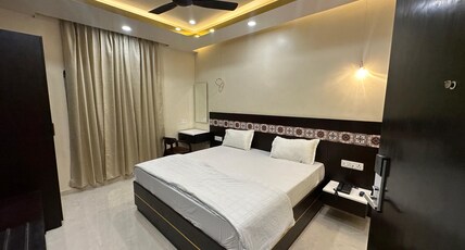 Raghuvar Inn Room Type - Super Deluxe room on 2nd floor