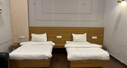 Mid Town Hotels & Banquets Room Type - Royal Executive