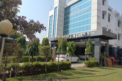 Hotel Vrindavan Garden
