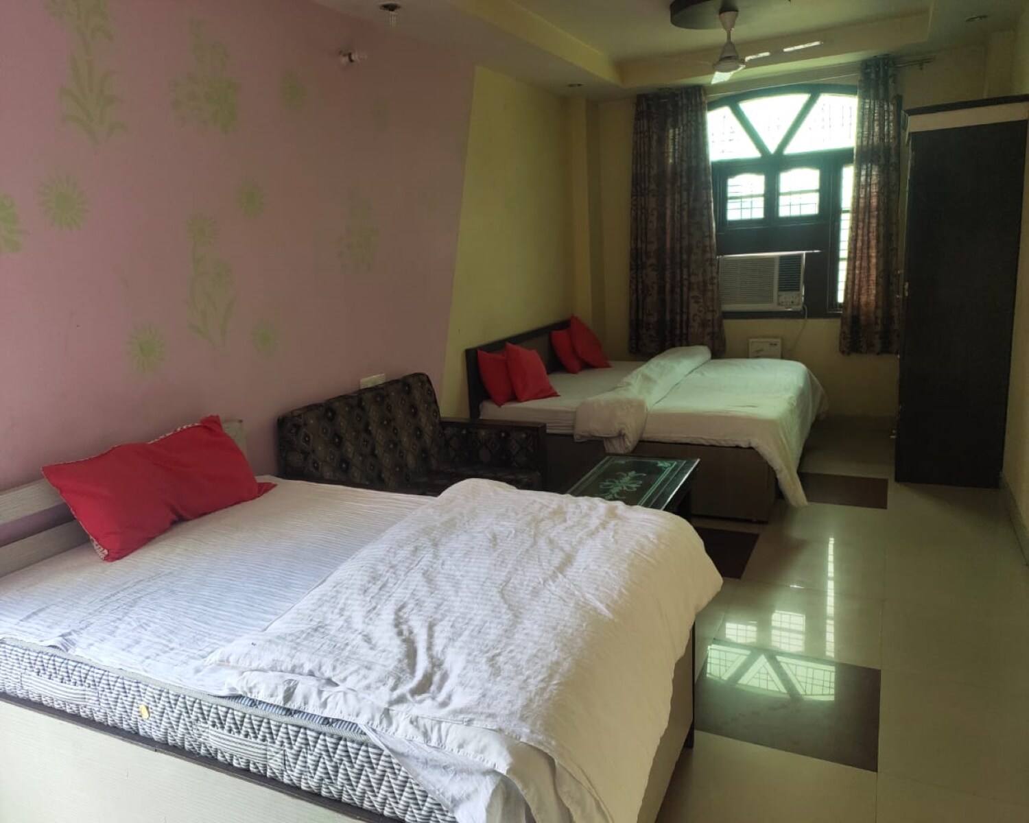 Hotel Ashyana - Tap to explore photos