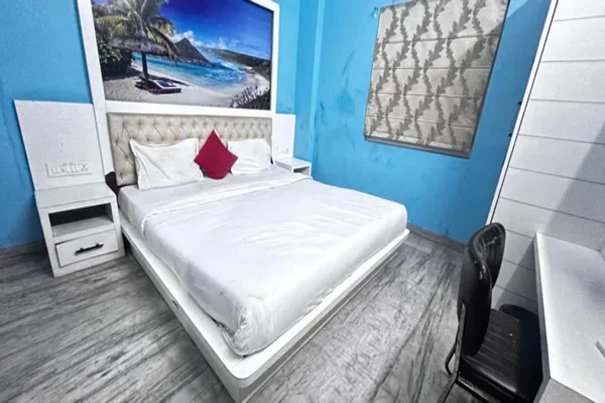 FabHotel Jinesh - Tap to explore photos