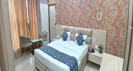 HOTEL PLANET 9 Room Type - Deluxe City View King Bed