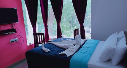 White Housse Room Type - Luxury Suite Room