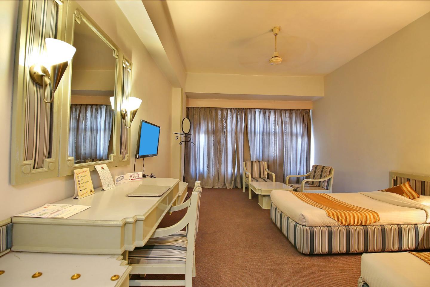 Hotel Venice - Tap to explore photos