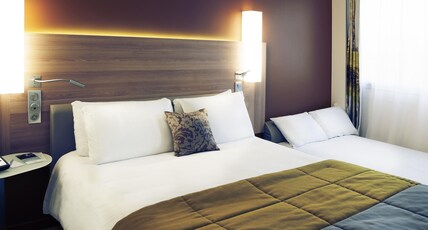 Mercure Macon Bord de Saone Hotel Room Type - Superior Family Room with 1 king-size bed and 1 double sofa bed