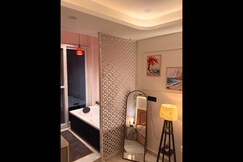 The Destiny stays Jacuzzi Sky View 1 Room