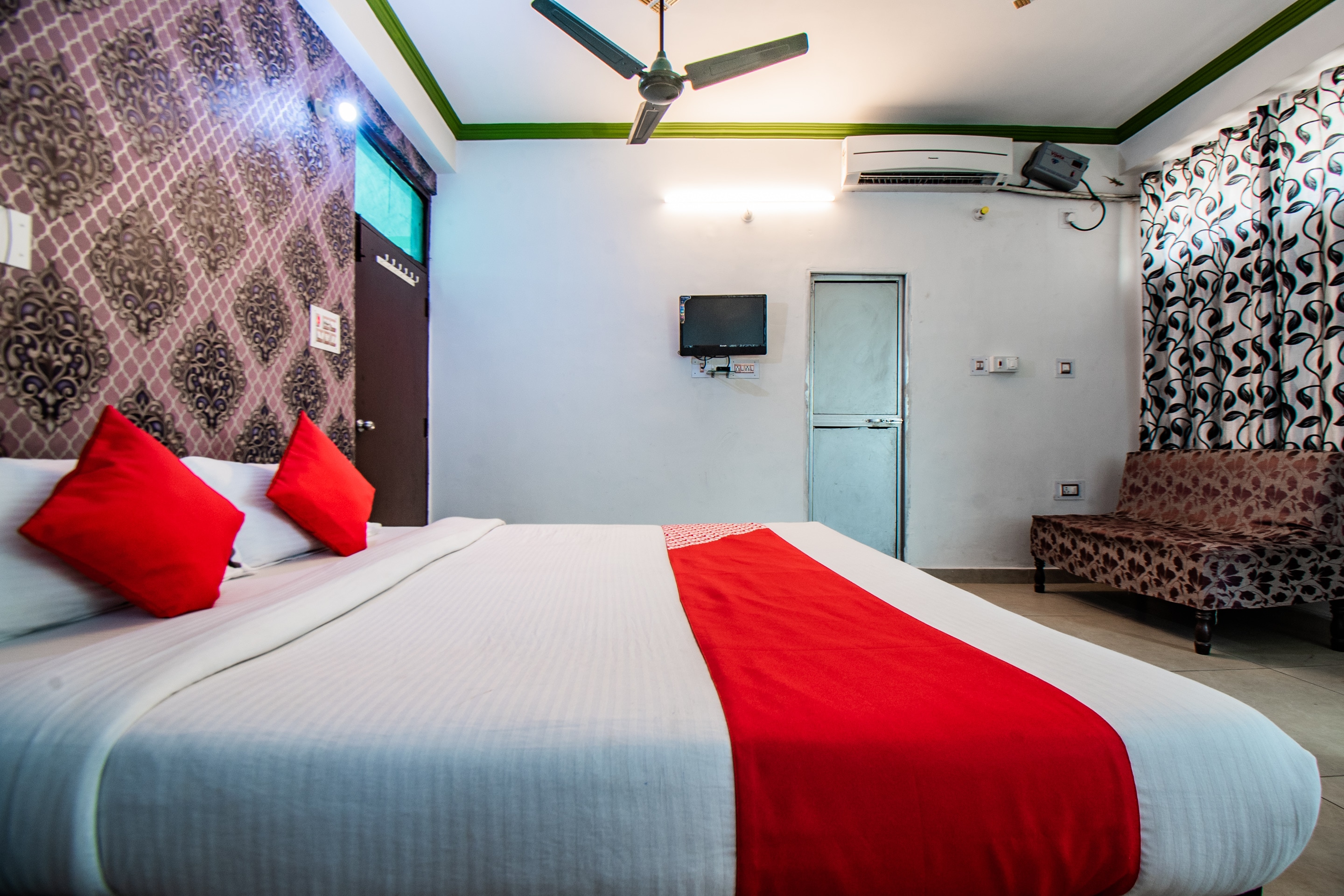 Hotel Blue Star - Tap to explore photos