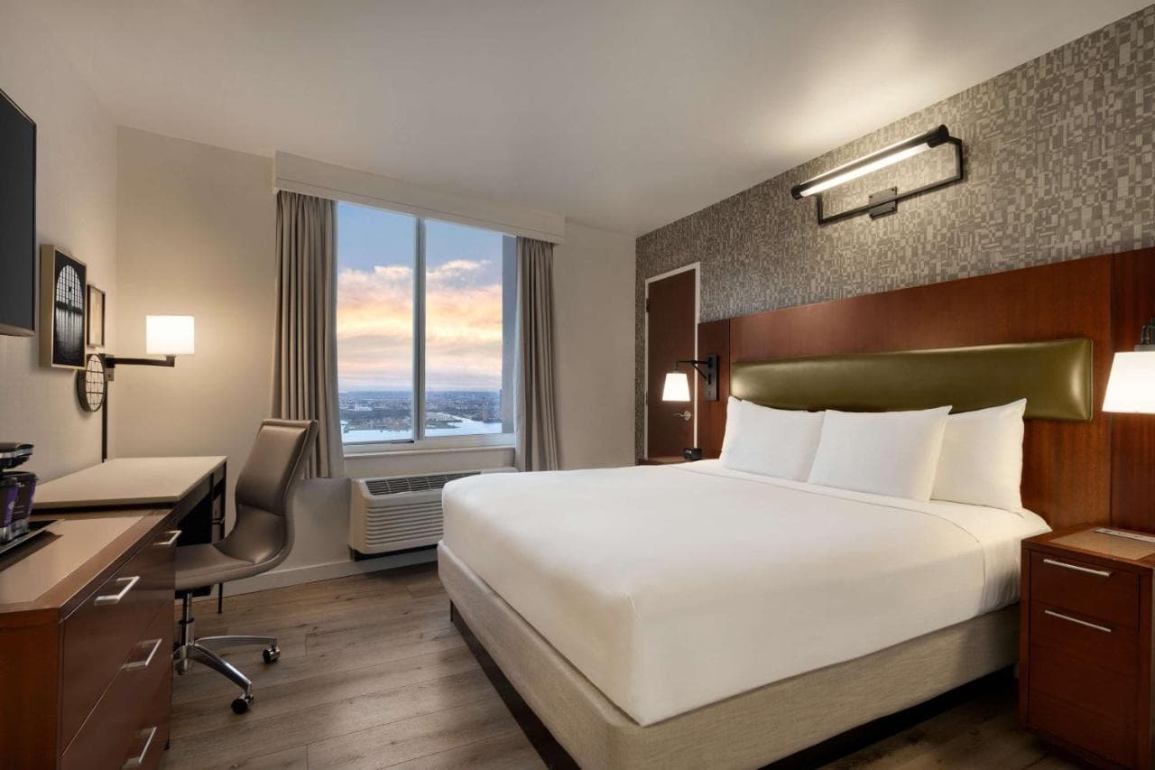 DoubleTree by Hilton New York Downtown - Tap to explore photos