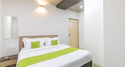 Saras Residency Room Type - Deluxe Non A/C Room