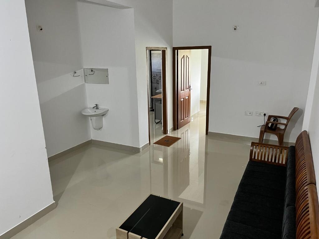 Biriyomz Residency, Kalpatta, Munderi, Low Cost Rooms and Deluxe Apartment - Tap to explore photos