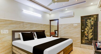 Super Hotel O Eluru Railway Station Formerly Sree Nitya Residency Room Type - Super Deluxe Room