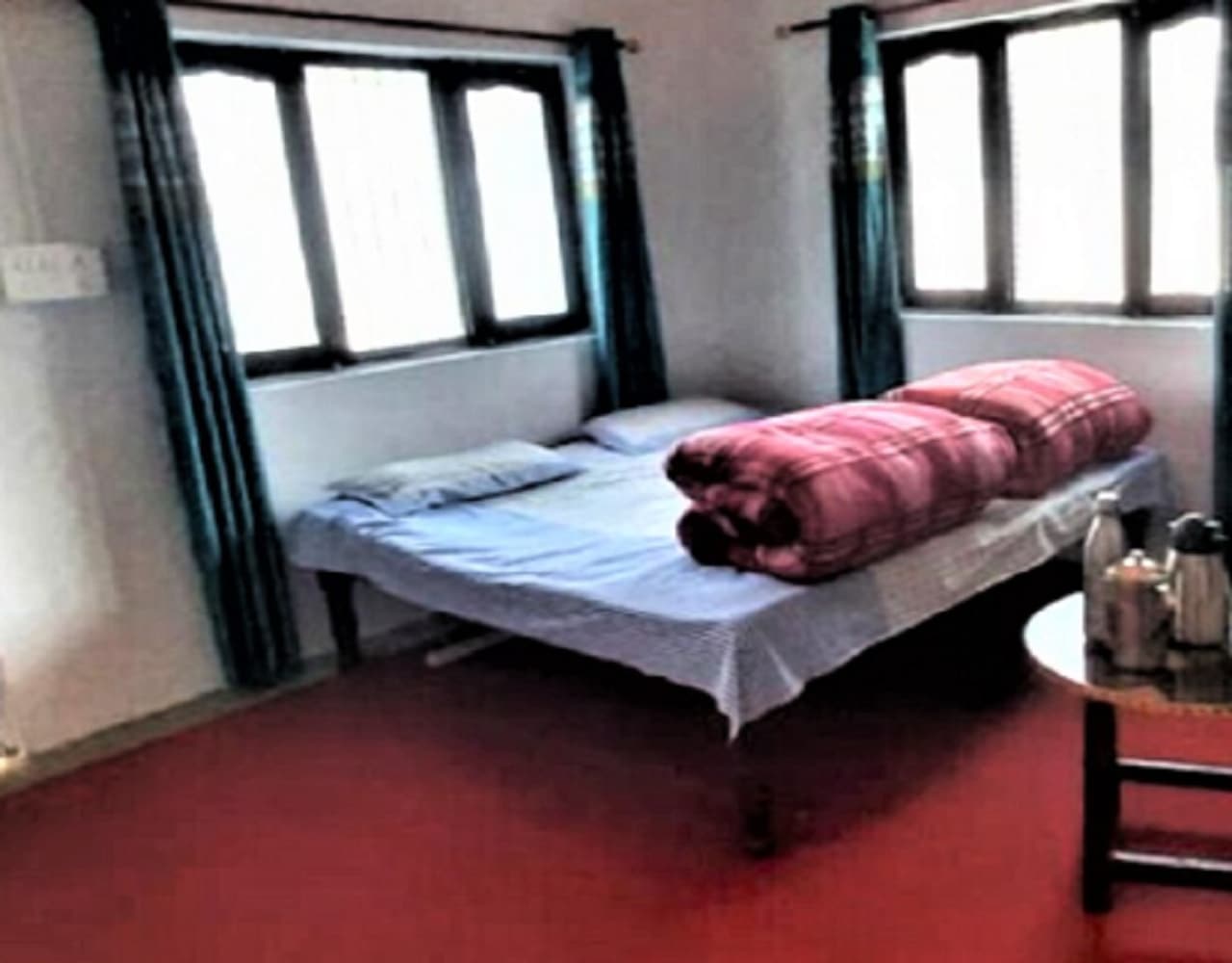 Snow Peak Homestay | Rooms & Caretaker - Tap to explore photos