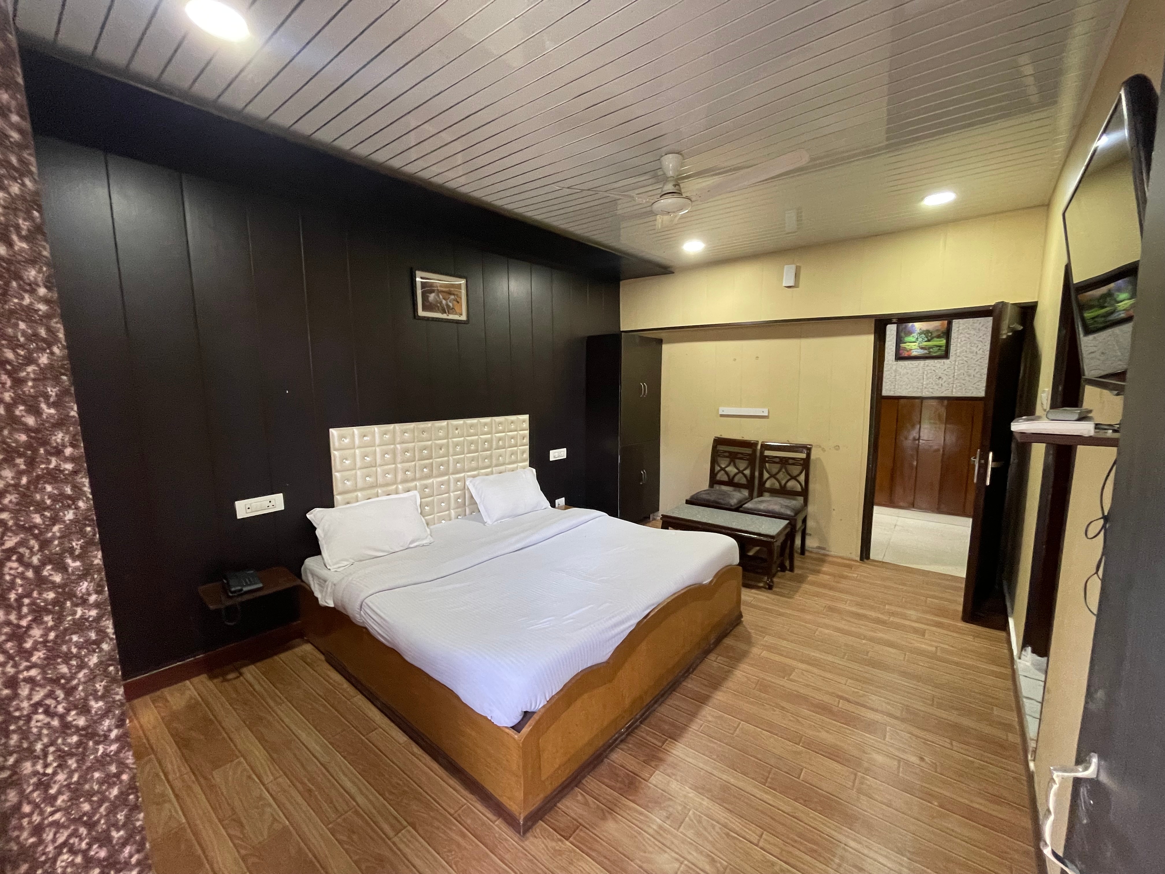 Fontana  Hotel - Tap to explore photos