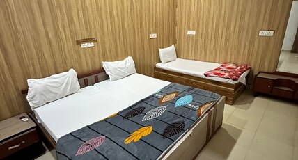 Hotel Mayur Room Type - AC Triple bed