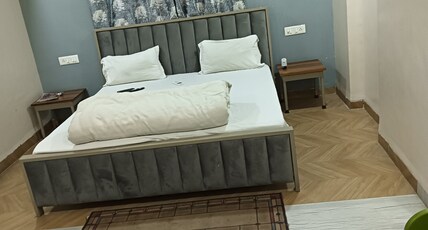 Hotel Palash Palace Room Type - Deluxe King Bed with City View