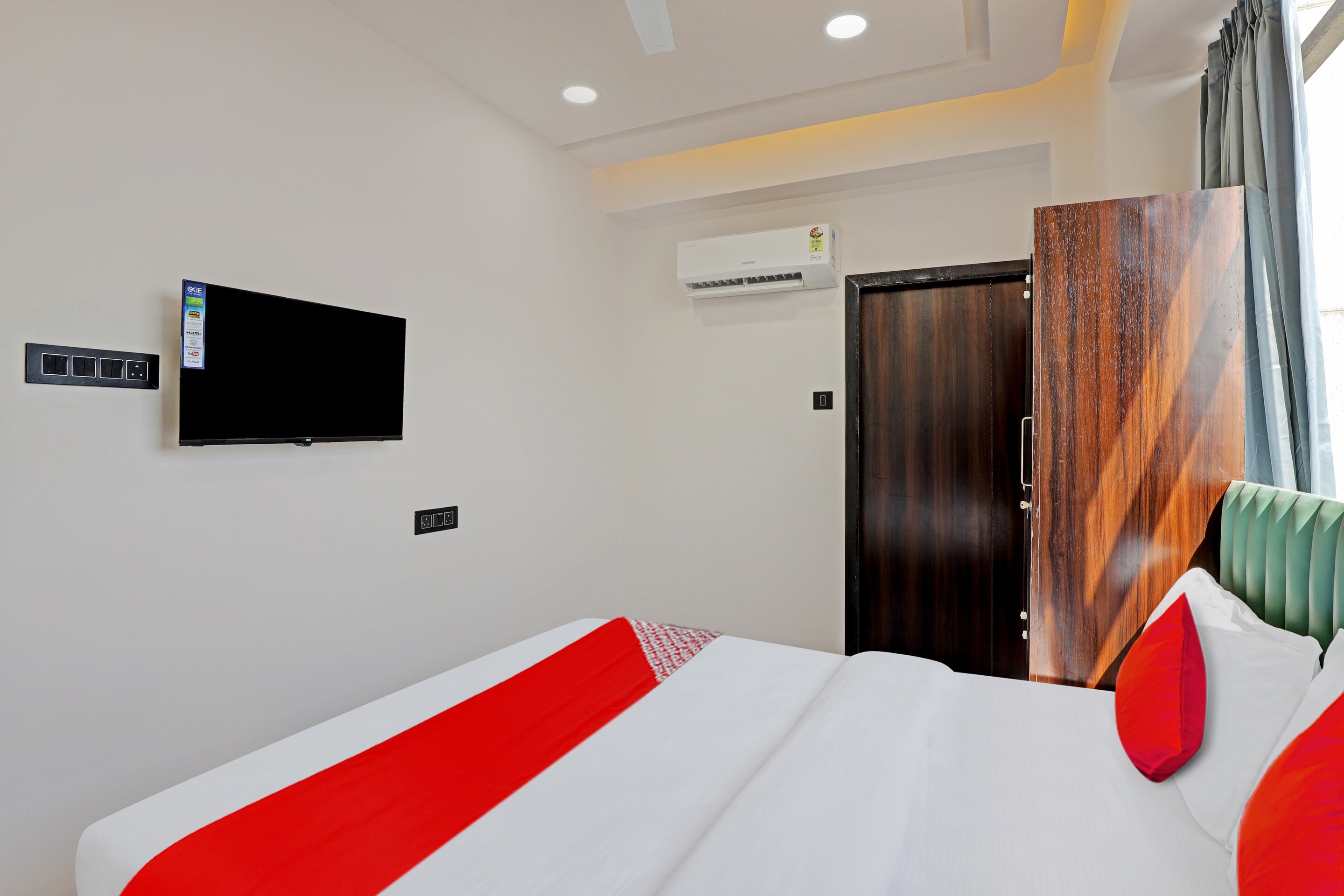 Hotel O La Quinta - Tap to explore photos