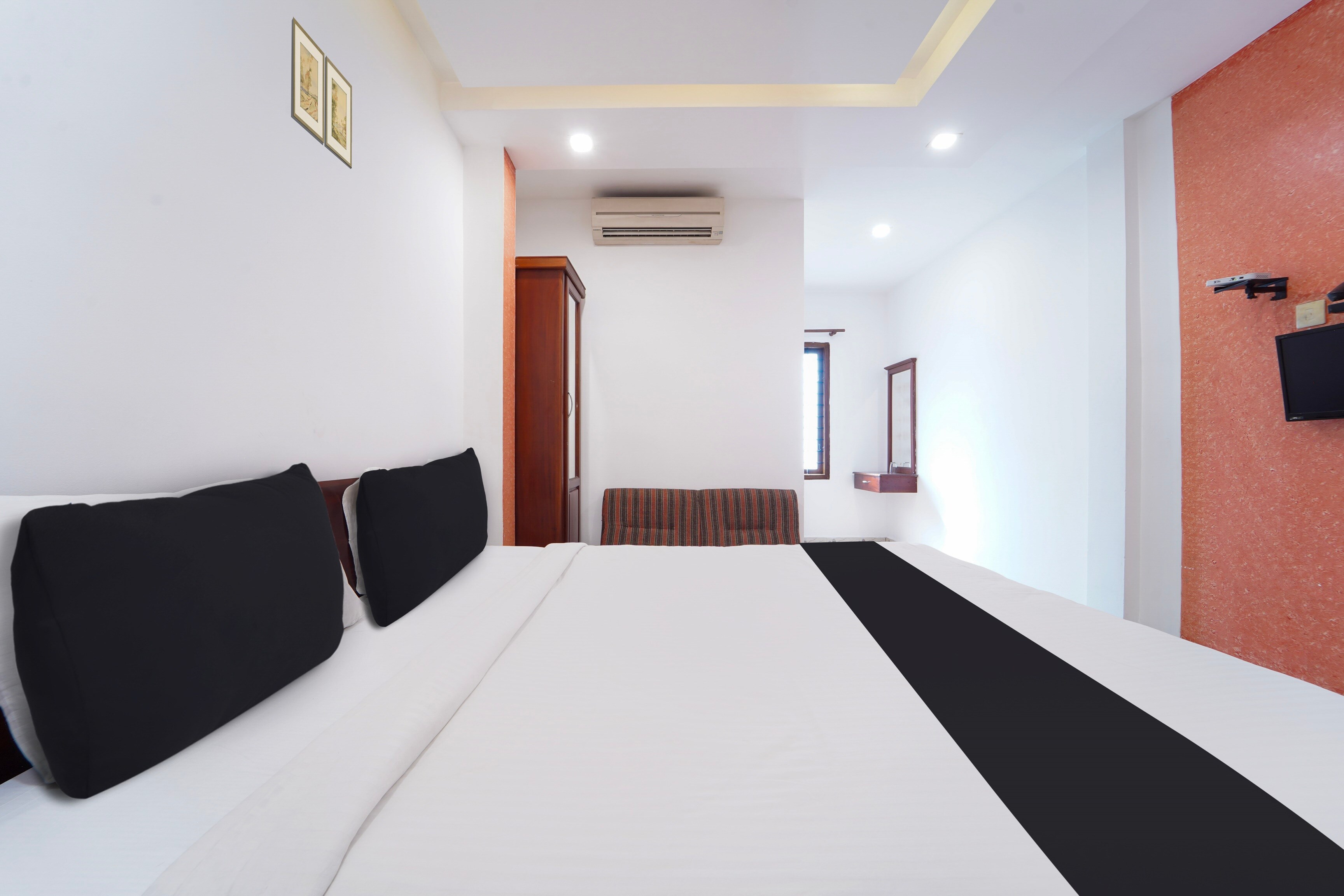 Townhouse City Center Ernakulam - Tap to explore photos