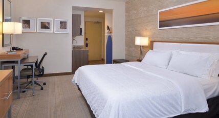 Holiday Inn Express & Suites Pocatello Room Type - 1 King Suite Sofa Bed