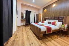 Hotel Canadian Cottage( Hot and Cold AC)