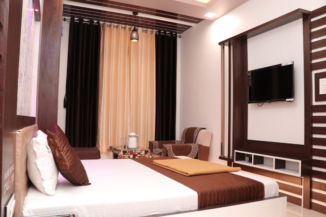 Hotel Kheda Palace - Tap to explore photos