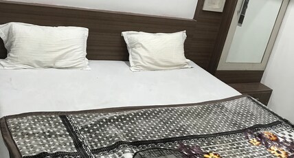 HOTEL BHERWA Room Type - DOUBLE BED ROOM WITH AC (PERSONAL WINDOW)