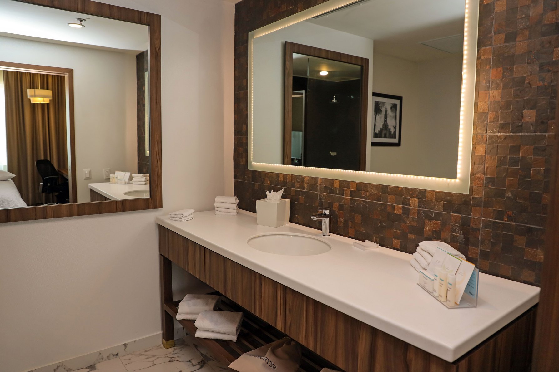 Hampton Inn by Hilton Irapuato - Tap to explore photos