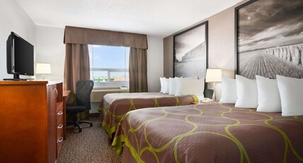 Super 8 by Wyndham Regina Room Type - 2 Double Beds, Non-Smoking