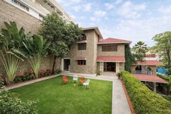 Deccan Staycation Elegant  3BHK AC Villa with Lawn BanjaraHills