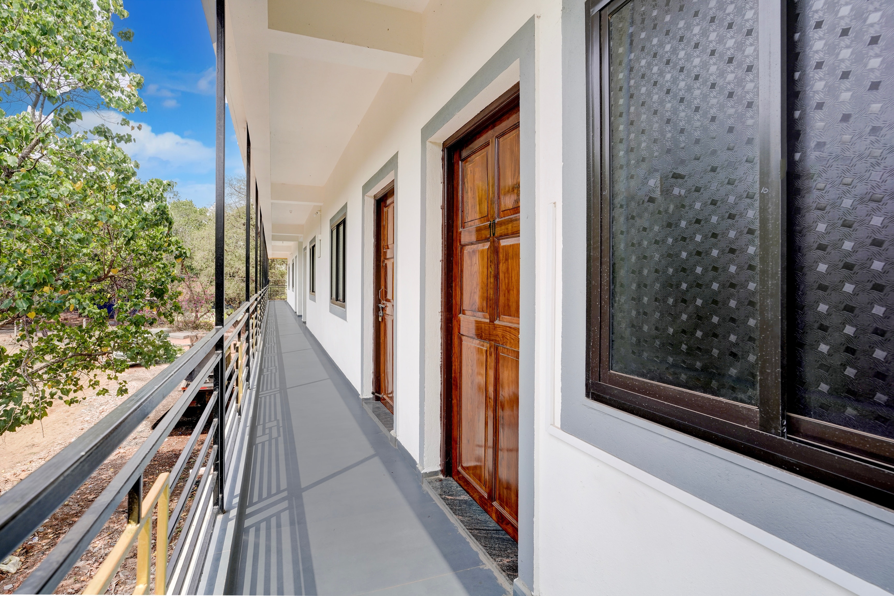 Hotel O Retro - Tap to explore photos