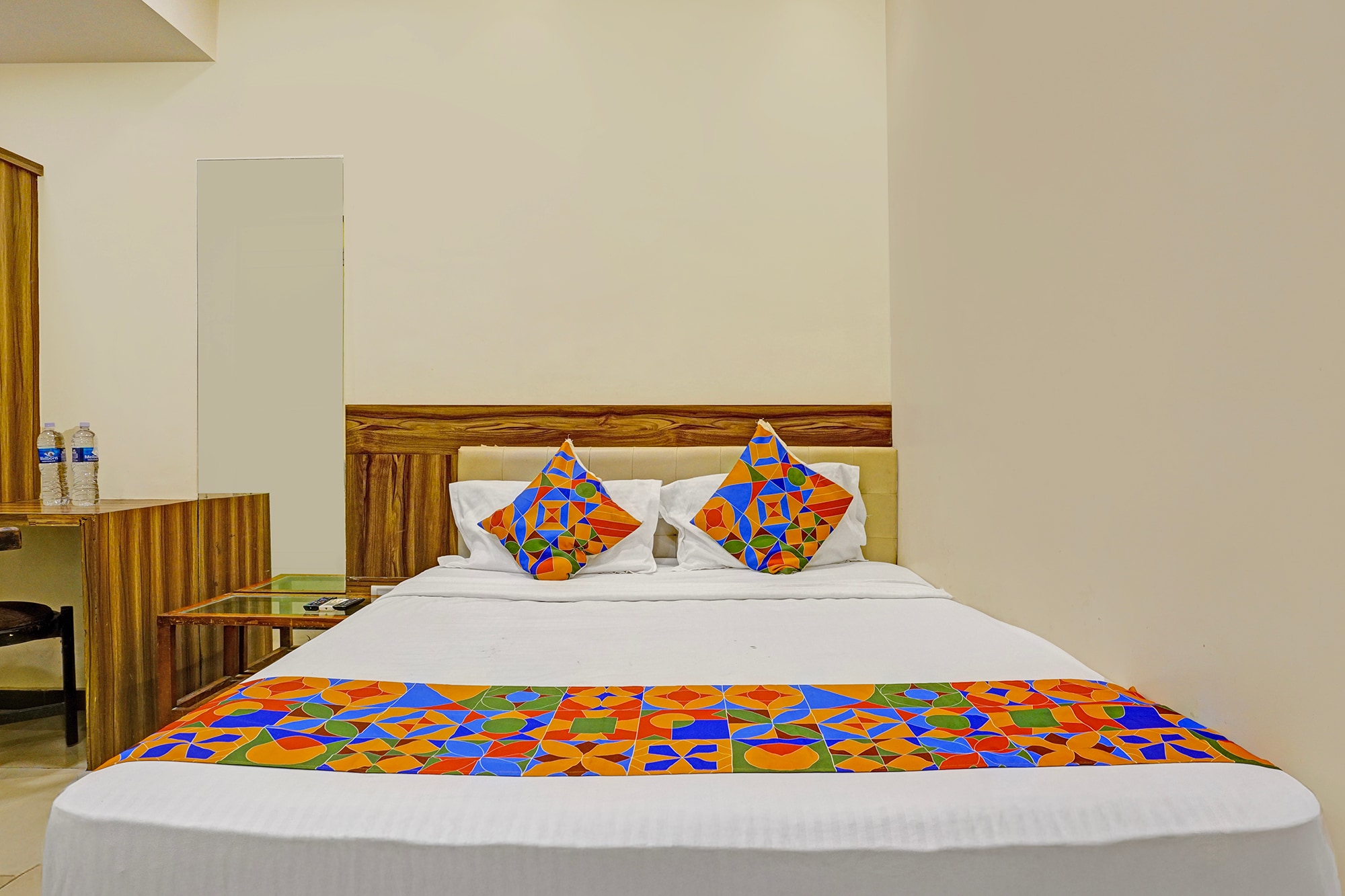 FabHotel Galaxy Inn - Nr. MIDC Andheri - Tap to explore photos