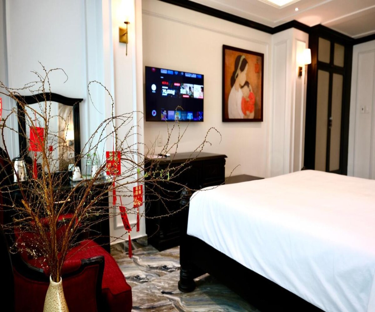 Nicecy Saigon Hotel - Tap to explore photos
