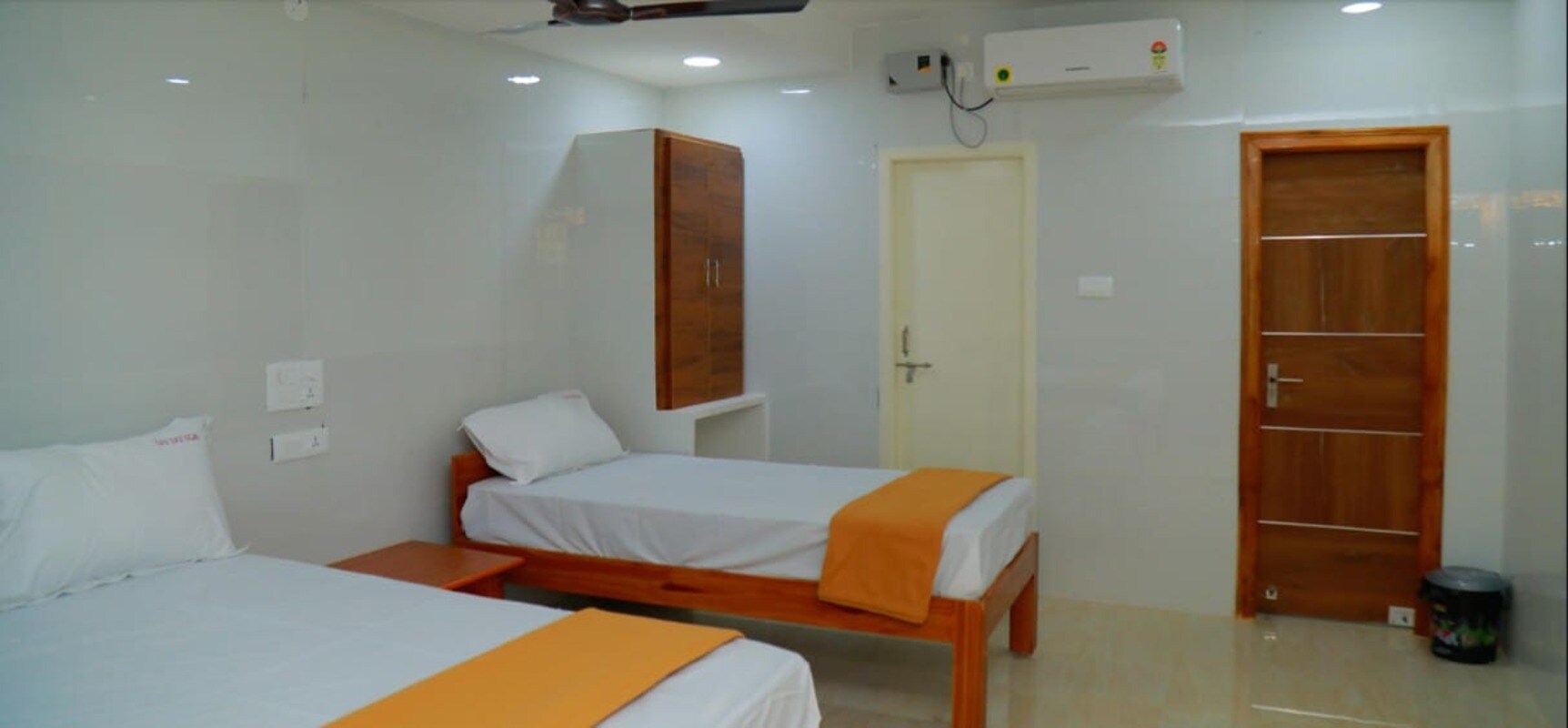 SAI DURGA BANQUET HALL AND AC ROOMS - Tap to explore photos