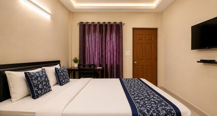 AVSHREE CROWN COMFORT STAY Room Type - DELUXE ROOM 6