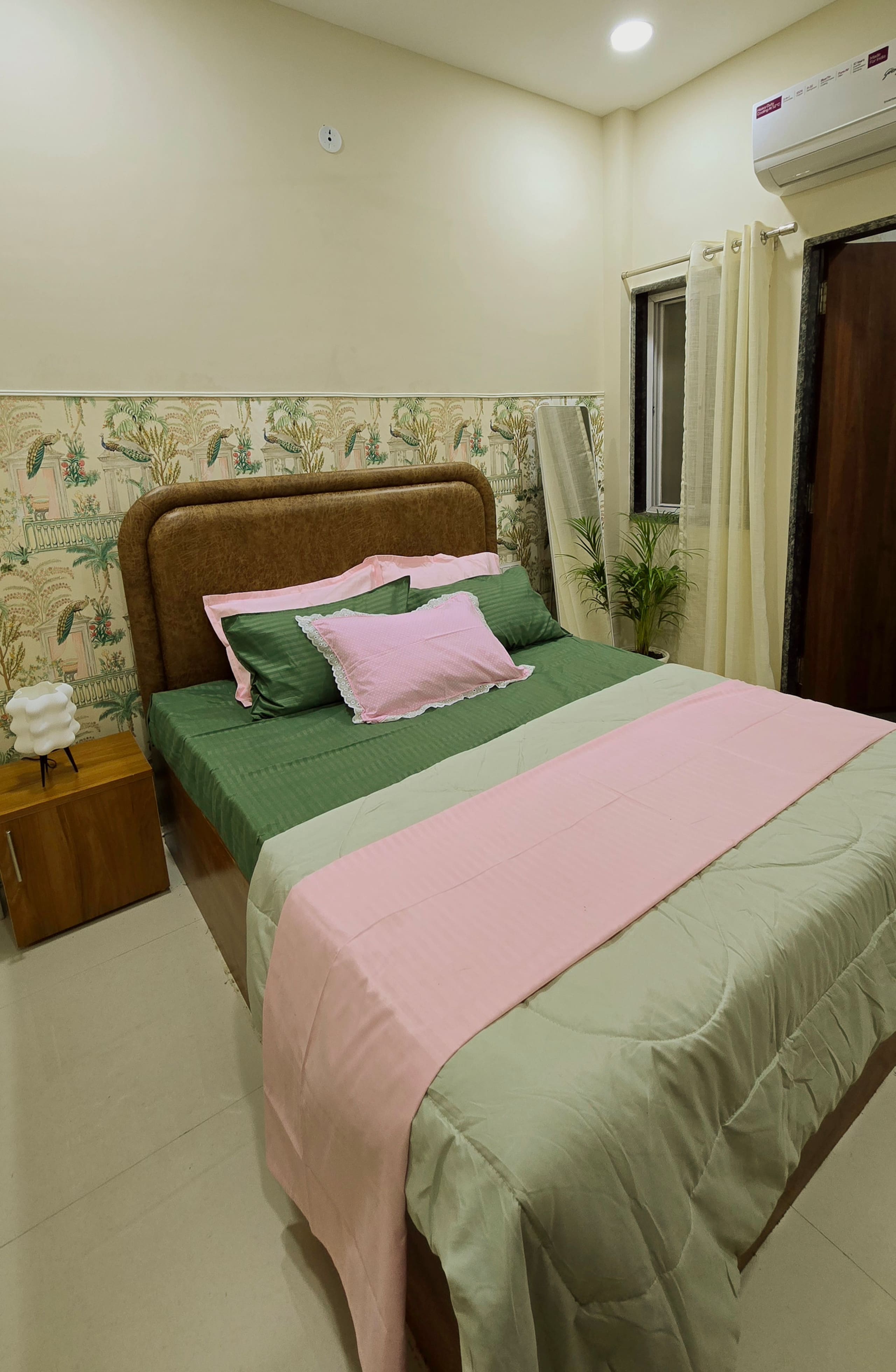 Pinteresty Cozy 1BHK near Brilliant convention - Tap to explore photos