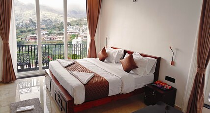 Plum Leaves Villa Room Type - Deluxe Room With Balcony