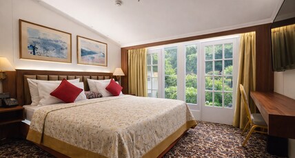 Lake View Kashmir Hotel & Spa (A Unit of Kesari Hotels) Room Type - Suite Room Balcony Lake view