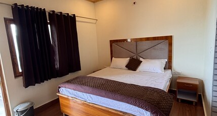 Forest Breeze Homestay Room Type - King Room with Mountain View