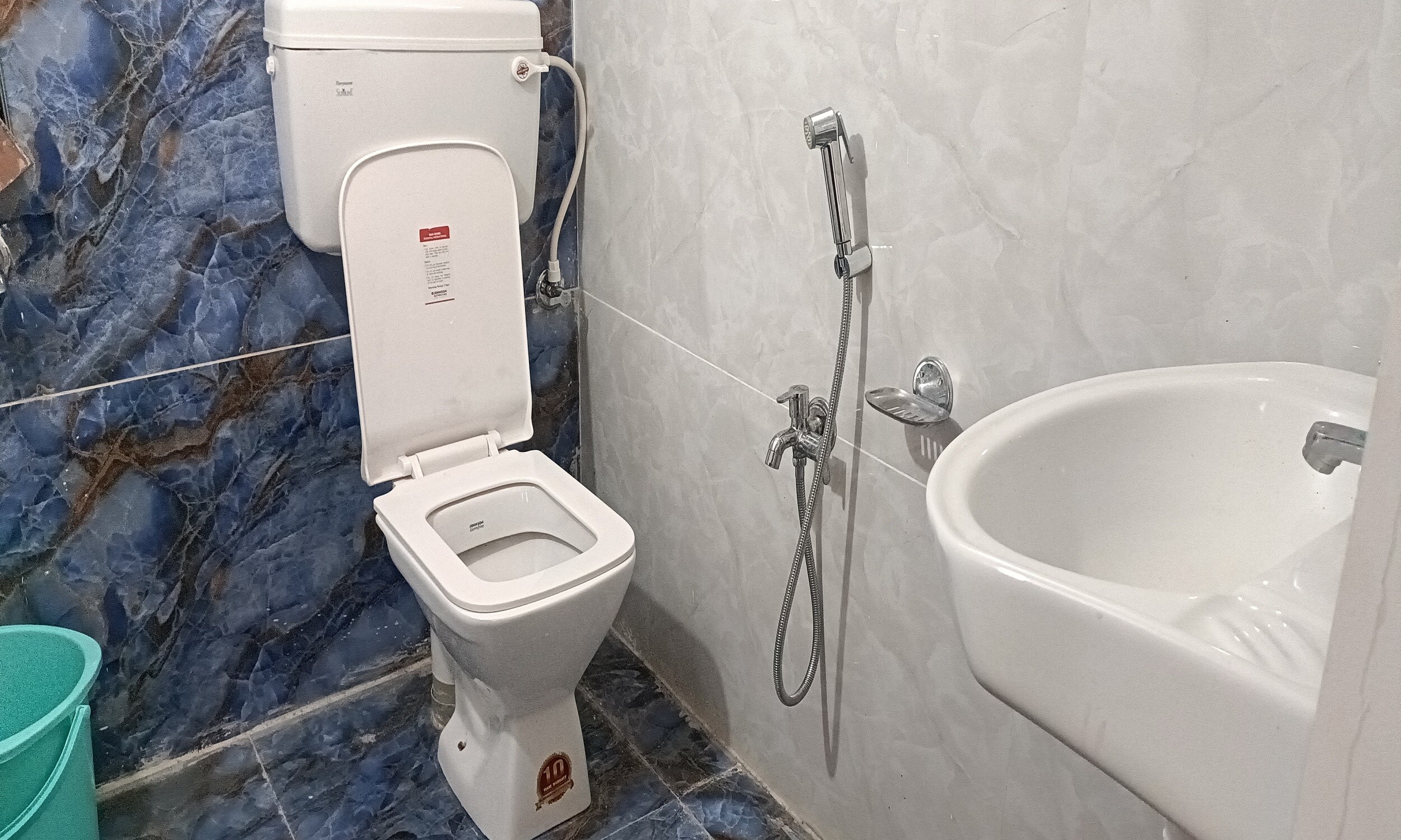 Hotel Prince - Tap to explore photos