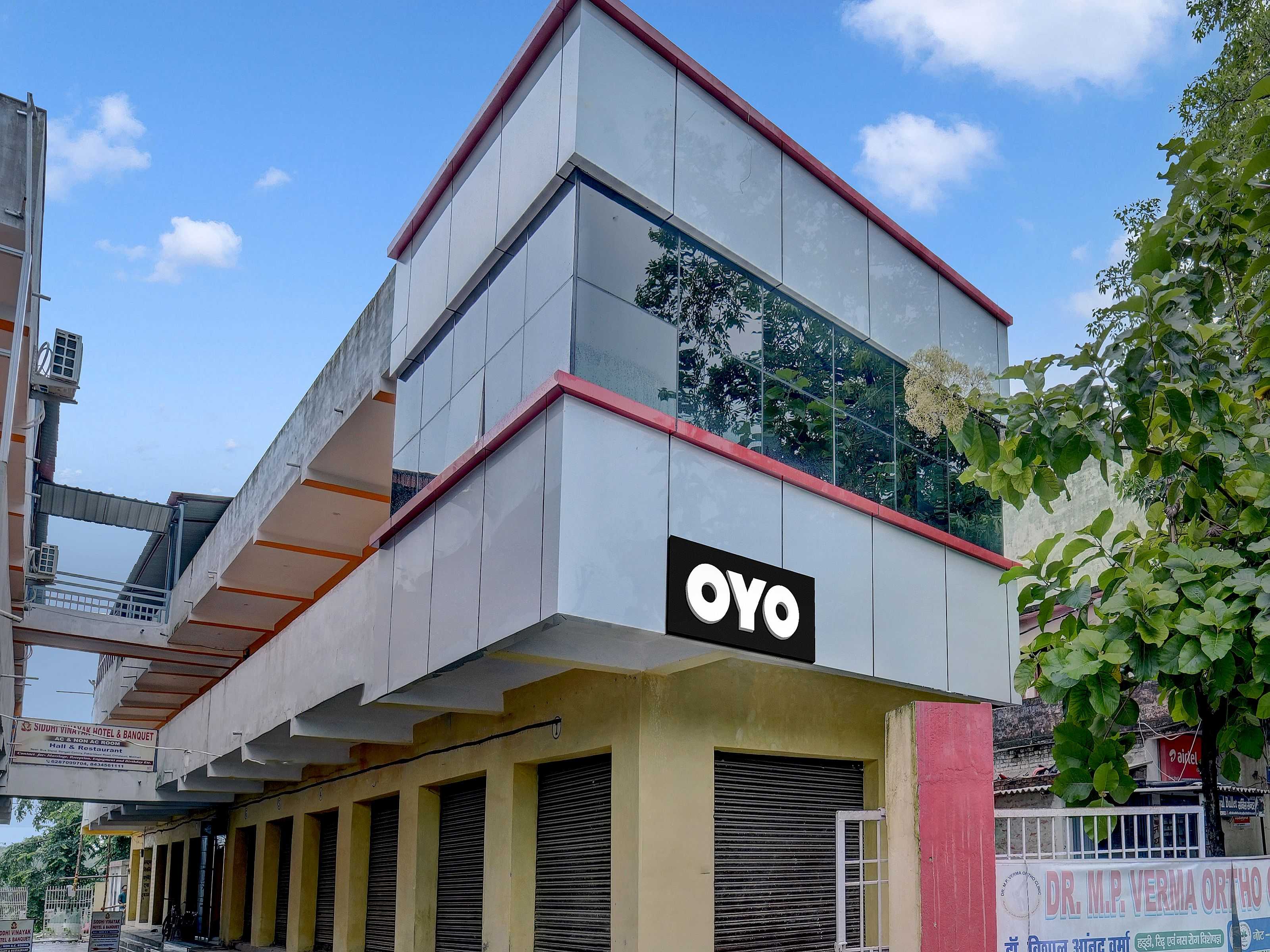 OYO 817482 Siddhi Vinayak Hotel & Banquets - Tap to explore photos