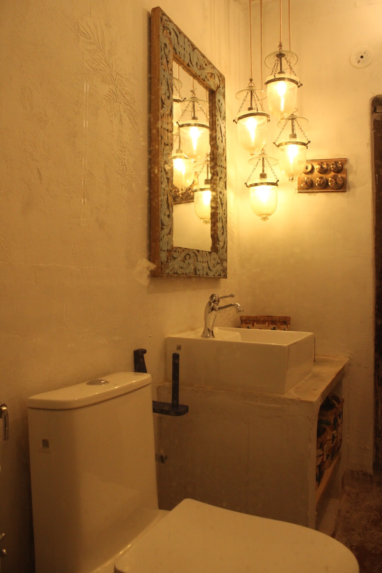 Kunj Rahais Deluxe Room - Tap to explore photos