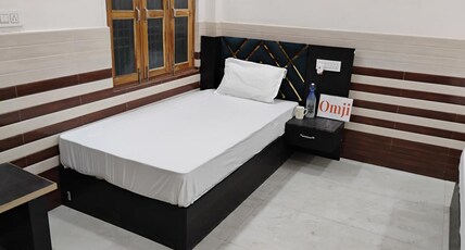 Omji Ashram - Dadiya Mandir Room Type - Deluxe Quadruple Room