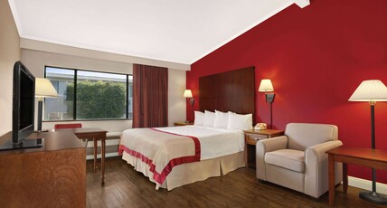 Ramada by Wyndham Torrance Room Type - 1 King Bed, Mobility Access Room, Stand Up Shower Only w  Grab Bars, Non-Smoking