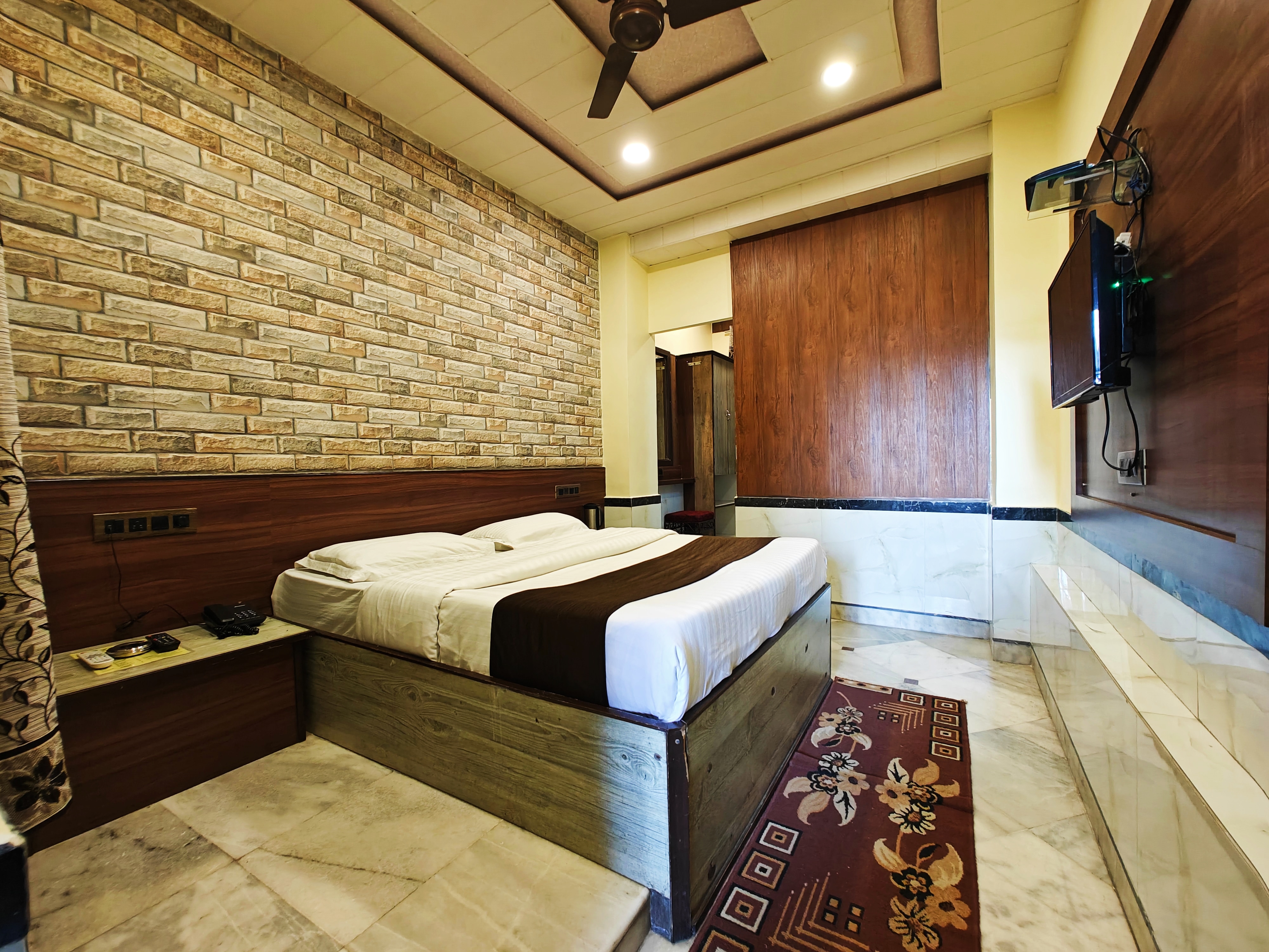 SARASWATI ( Pure Vegetarian ) - A COMPLETE FAMILY HOTEL - Tap to explore photos